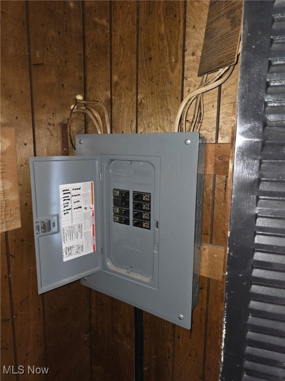 5961-5971 Streeter, Mantua, OH 44255 - utilities with electric panel