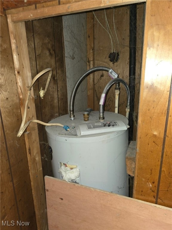 5961-5971 Streeter, Mantua, OH 44255 - utility room with water heater