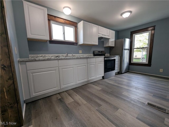 810 Pine St, Coshocton, OH 43812 - kitchen with visible vents, appliances with stainless steel finishes, wood finished floors, a sink, and white cabinets