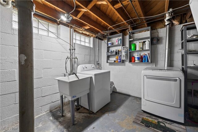 clothes washing area featuring laundry area and washing machine and dryer