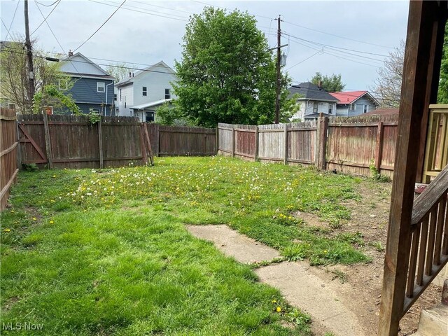 view of yard featuring a fenced backyard