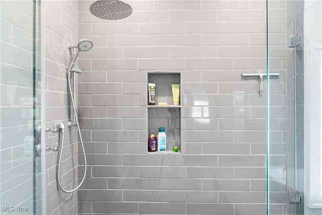 46748 New London Eastern Rd, New London, OH 44851 - full bathroom featuring a tile shower