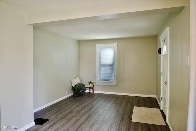918 Pitkin Ave, Akron, OH 44310 - unfurnished room with baseboards and wood finished floors