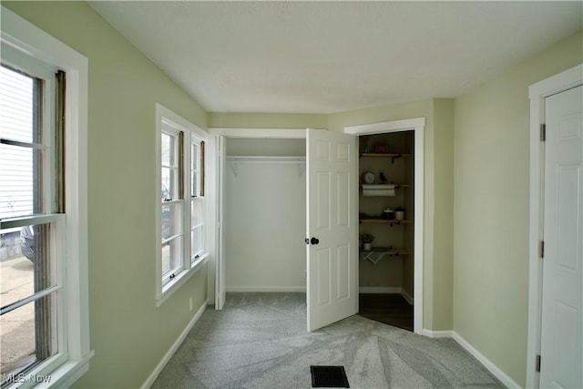 918 Pitkin Ave, Akron, OH 44310 - interior space featuring light colored carpet, baseboards, visible vents, and a closet