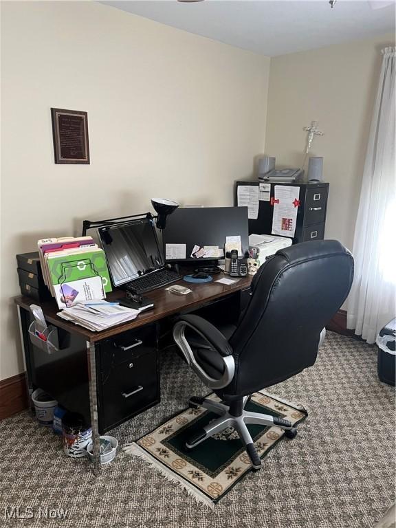 office area with carpet floors and baseboards