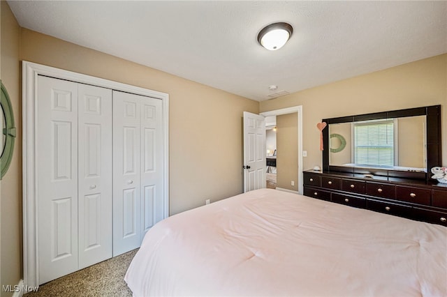 bedroom featuring carpet floors and a closet