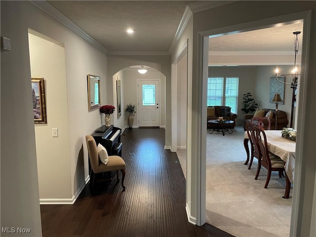 840 Sunrise Cir, Aurora, OH 44202 - corridor with arched walkways, baseboards, ornamental molding, and a wealth of natural light