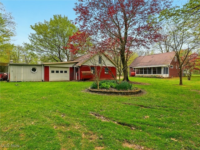 view of yard with driveway