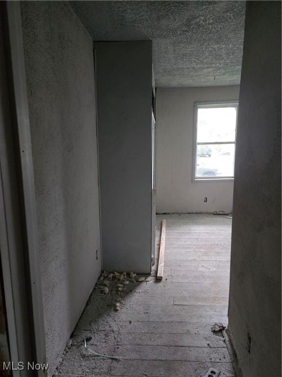 413 Henry St, Mansfield, OH 44907 - hallway with a textured ceiling