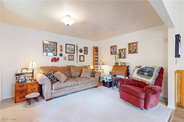 living area with carpet flooring