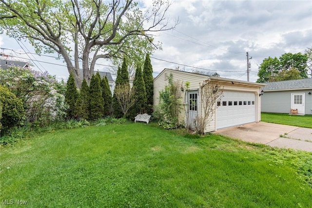 view of yard featuring an outbuilding and a garage