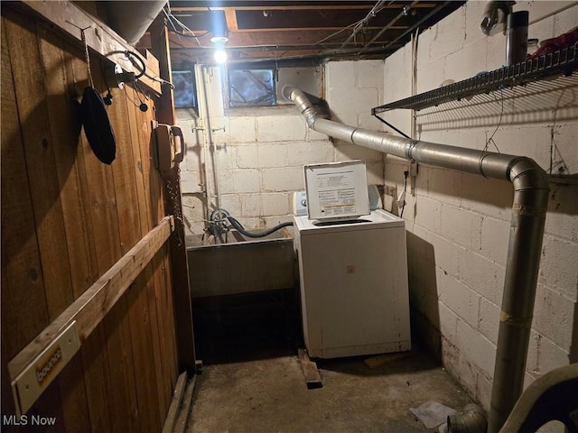 unfinished below grade area featuring a sink and washer / clothes dryer