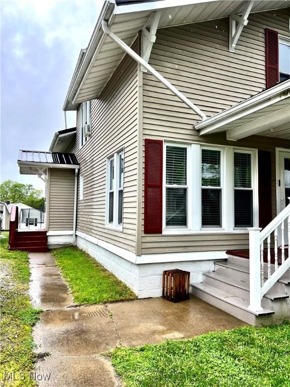 view of home's exterior