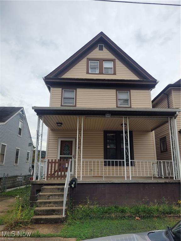 view of front facade featuring a porch