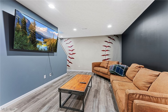 living area featuring baseboards, recessed lighting, wood finished floors, and visible vents