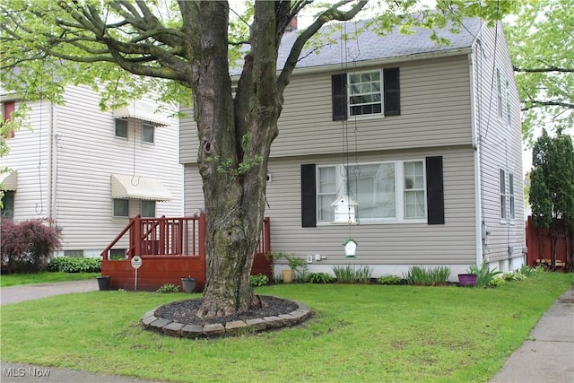 864 Davies Ave, Akron, OH 44306 - view of front facade with a front yard