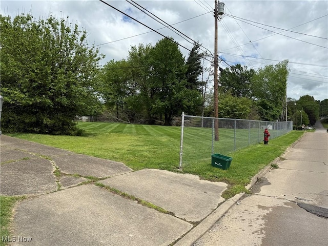 919 19th St, Vienna, WV 26105 - view of yard