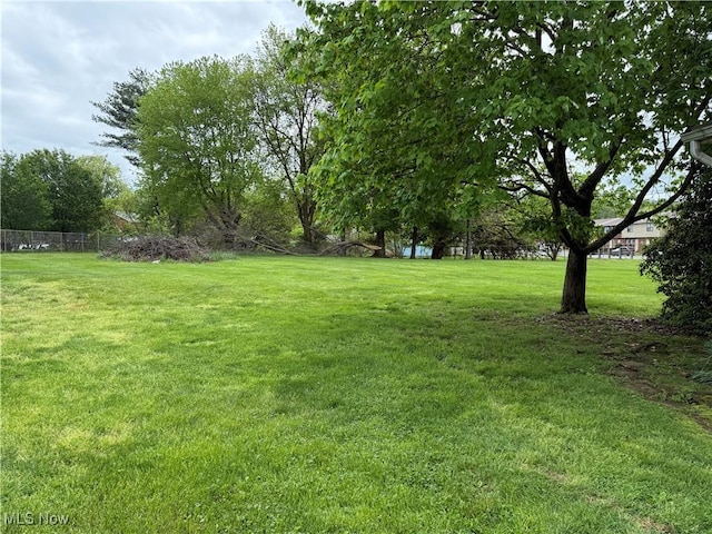 919 19th St, Vienna, WV 26105 - view of yard