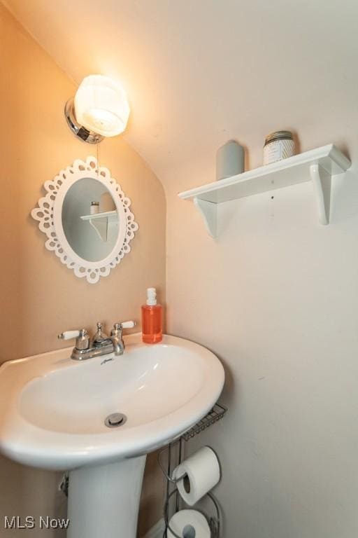 7599 Fairview Ave, Mentor, OH 44060 - view of bathroom