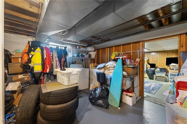 1536-1548 Montclair St NE, Warren, OH 44483 - unfinished below grade area with washer / clothes dryer and wood walls