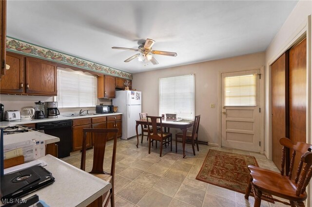1536-1548 Montclair St NE, Warren, OH 44483 - kitchen with light countertops, ceiling fan, a healthy amount of sunlight, and black appliances