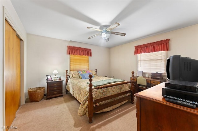 1536-1548 Montclair St NE, Warren, OH 44483 - bedroom with a ceiling fan, a closet, and light colored carpet