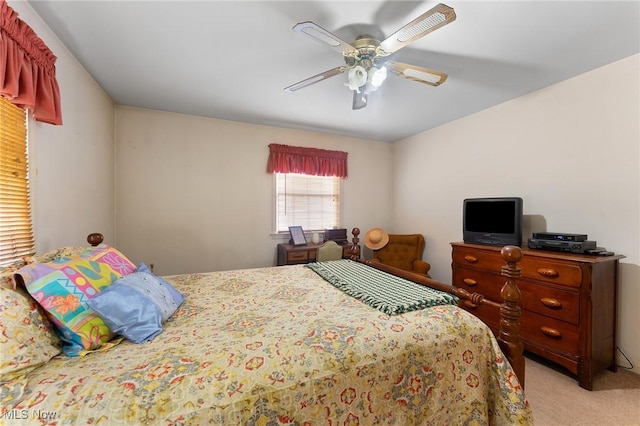 1536-1548 Montclair St NE, Warren, OH 44483 - bedroom with light colored carpet and ceiling fan