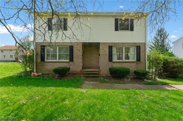 1536-1548 Montclair St NE, Warren, OH 44483 - view of front of house featuring brick siding and a front yard