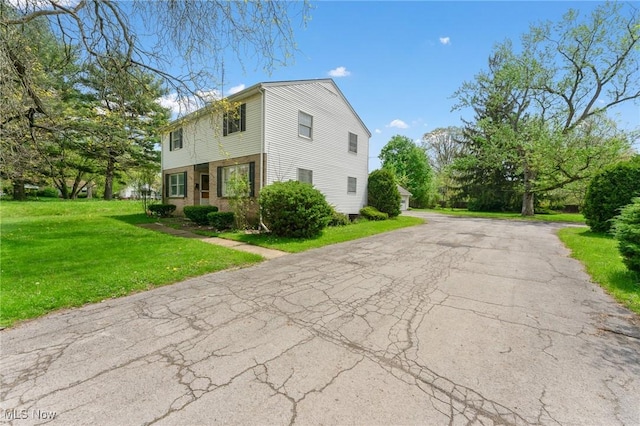 1536-1548 Montclair St NE, Warren, OH 44483 - view of home's exterior with a lawn