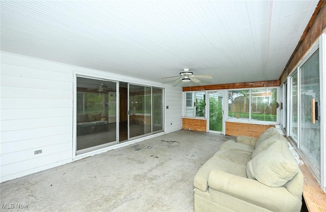 sunroom / solarium featuring ceiling fan