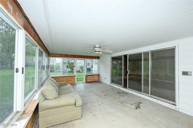sunroom / solarium with a ceiling fan