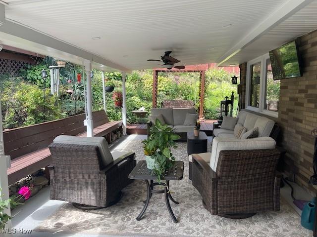 view of patio / terrace featuring an outdoor hangout area and a ceiling fan