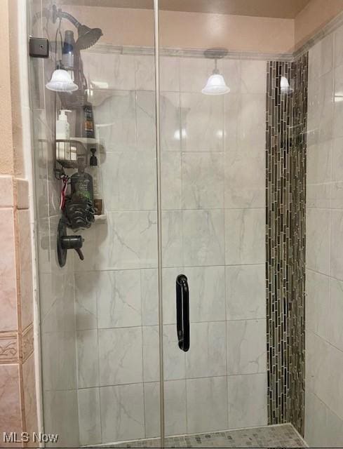 full bathroom featuring a stall shower