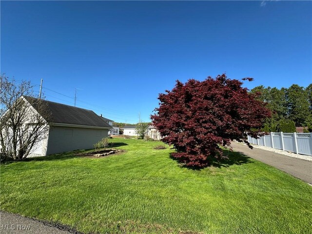 1905 Pine St SE, East Sparta, OH 44626 - view of yard with fence