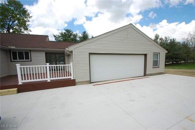 view of front of house featuring driveway and a garage