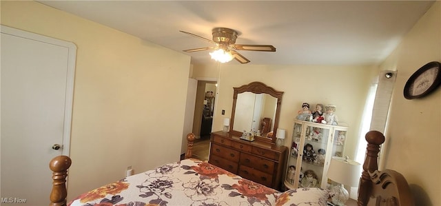 bedroom with ceiling fan