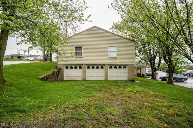 4991 Walnut St, Sugarcreek, OH 44681 - view of garage