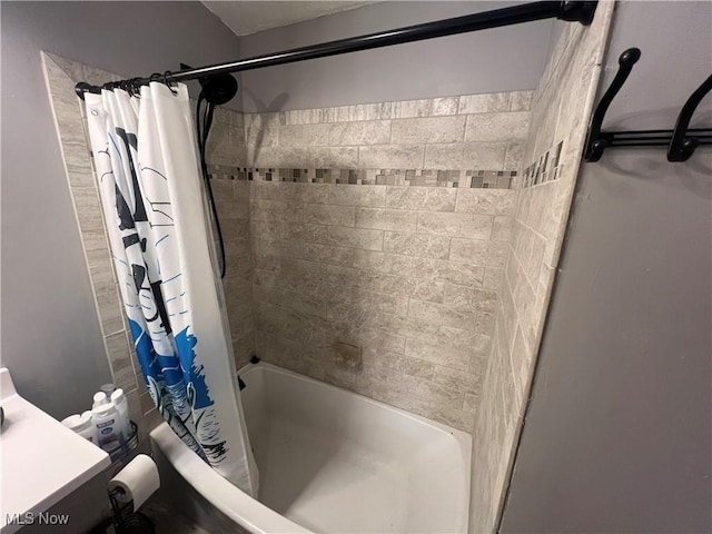 37080 Penrose Ln, Cadiz, OH 43907 - full bathroom with shower / tub combo with curtain
