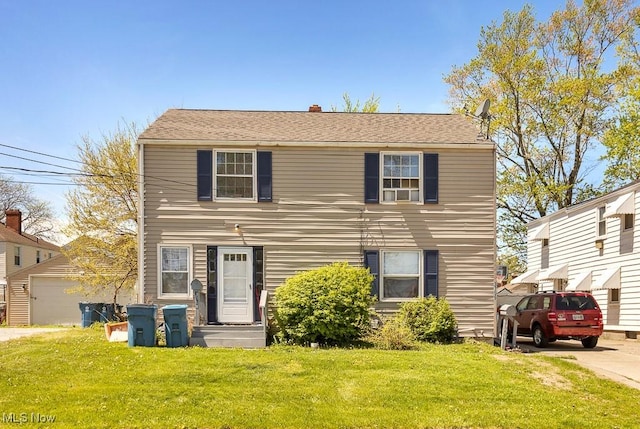 traditional home featuring a front lawn