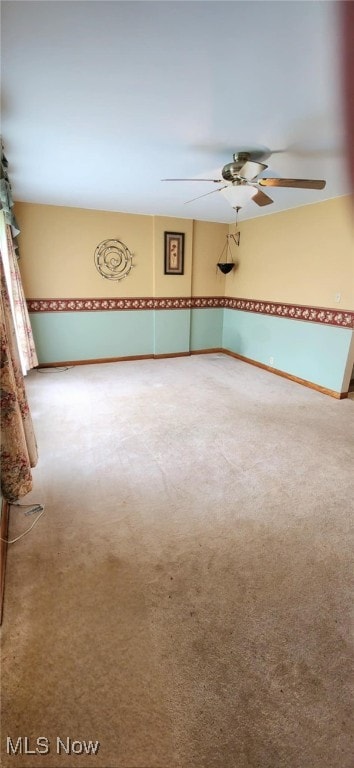 empty room featuring carpet and a ceiling fan