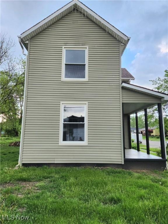 view of side of home featuring a lawn