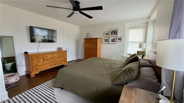 bedroom featuring dark wood-style flooring and a ceiling fan