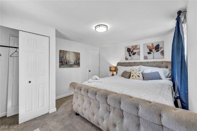 bedroom featuring carpet floors, baseboards, and a closet