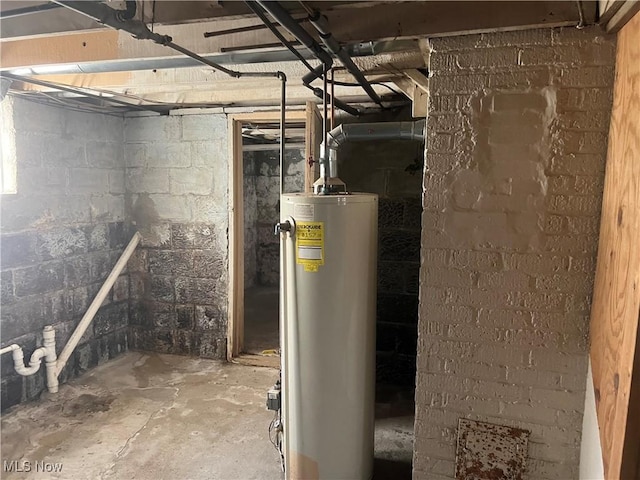 324 Elm St, Struthers, OH 44471 - utility room with gas water heater