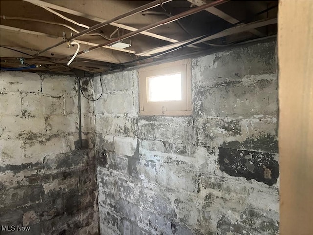 324 Elm St, Struthers, OH 44471 - view of basement