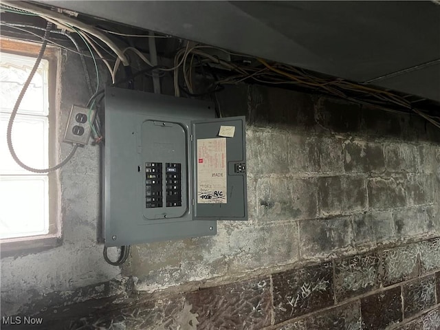 324 Elm St, Struthers, OH 44471 - utilities featuring electric panel