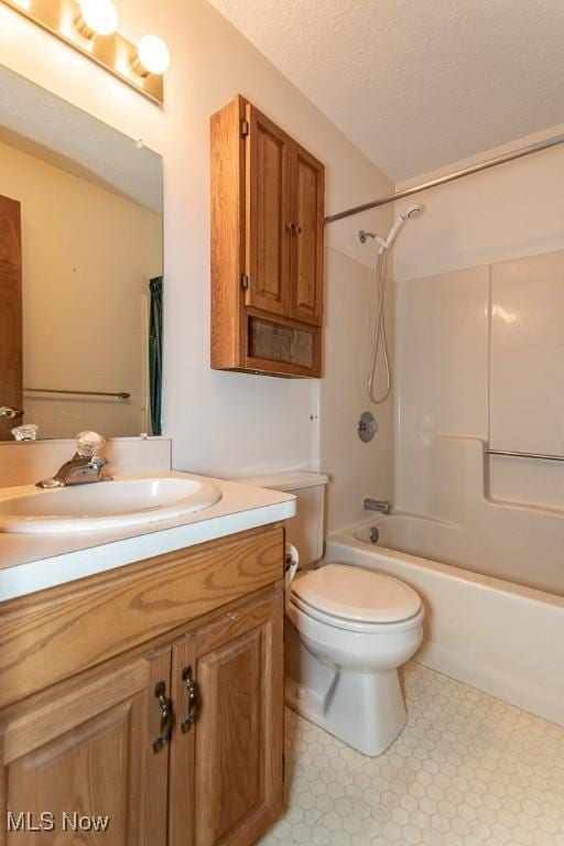 9122 Katherine Ct, Mentor, OH 44060 - full bath with shower / bathing tub combination, vanity, and toilet
