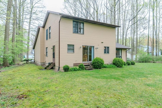 9122 Katherine Ct, Mentor, OH 44060 - rear view of property featuring a lawn