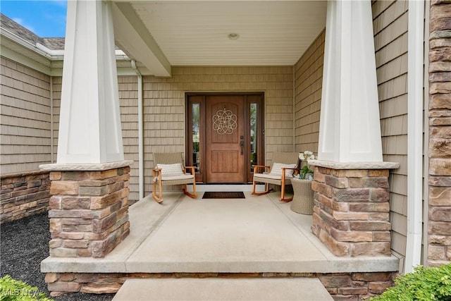property entrance featuring a porch