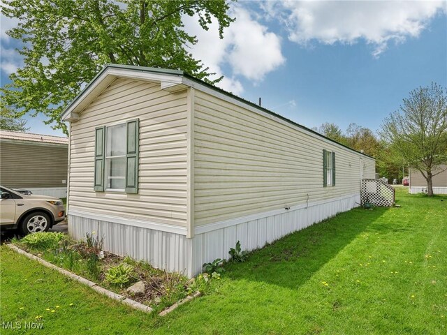 184 Garfield Ln, Jefferson, OH 44047 - view of side of home with a lawn